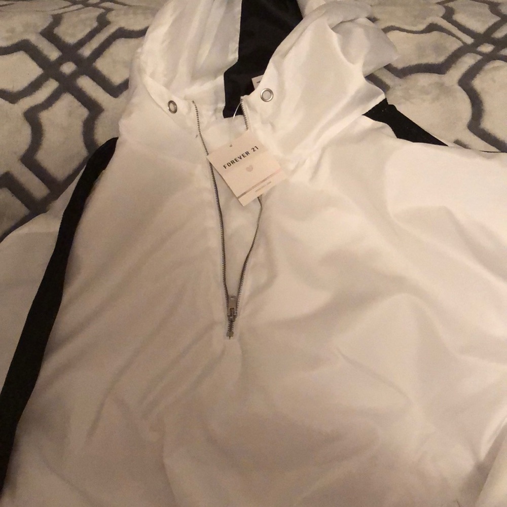 A new forever 21 windbreaker - Picture 2 of 3